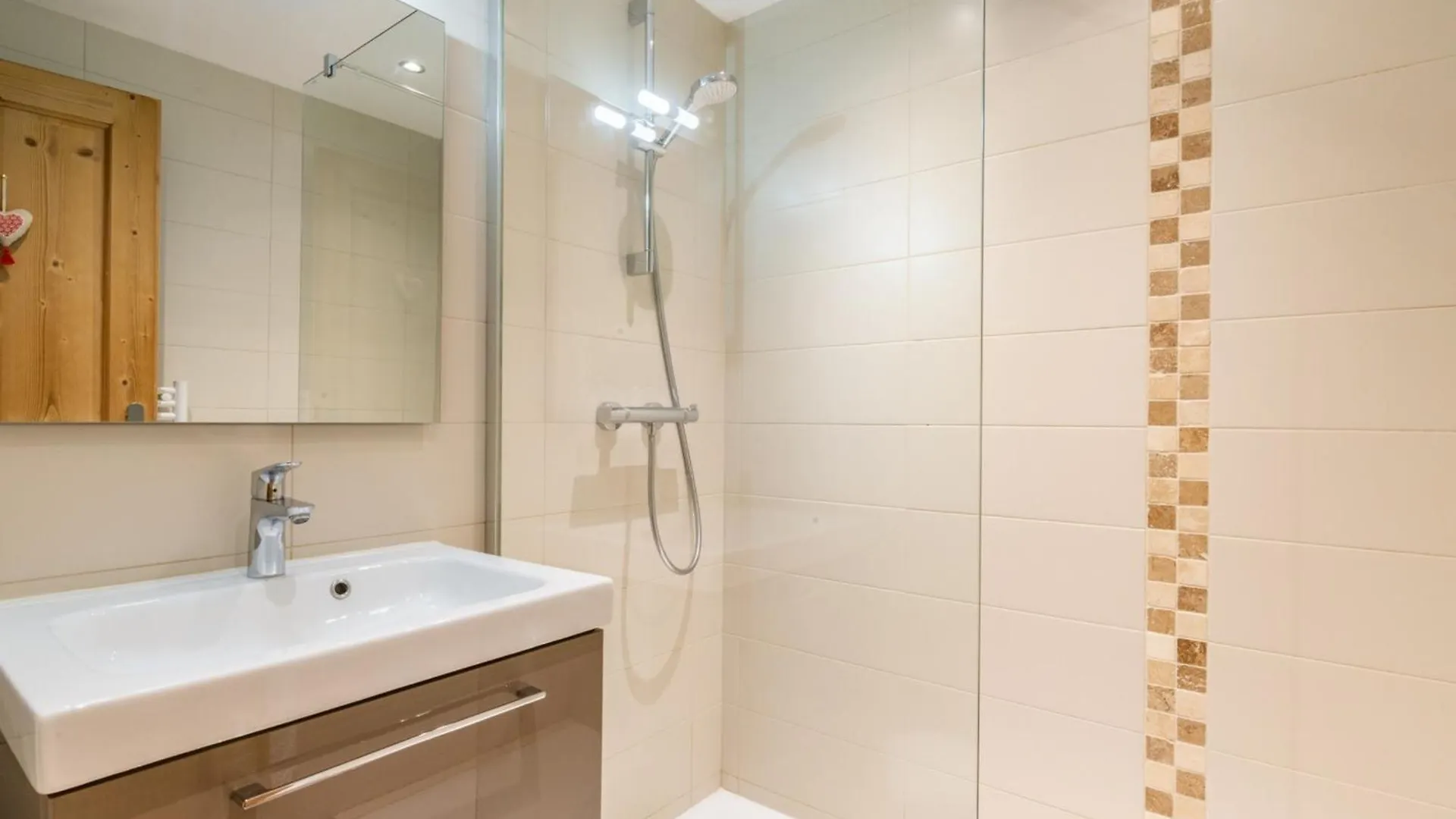 Appartement Au Centre Des Gets, Proche Pistes, Balcon, 5 Pers, Equipements Modernes - Fr-1-671-24 Les Gets 0*,  France